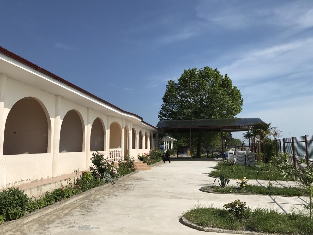 DavEl Hotell Gagra Exteriör bild