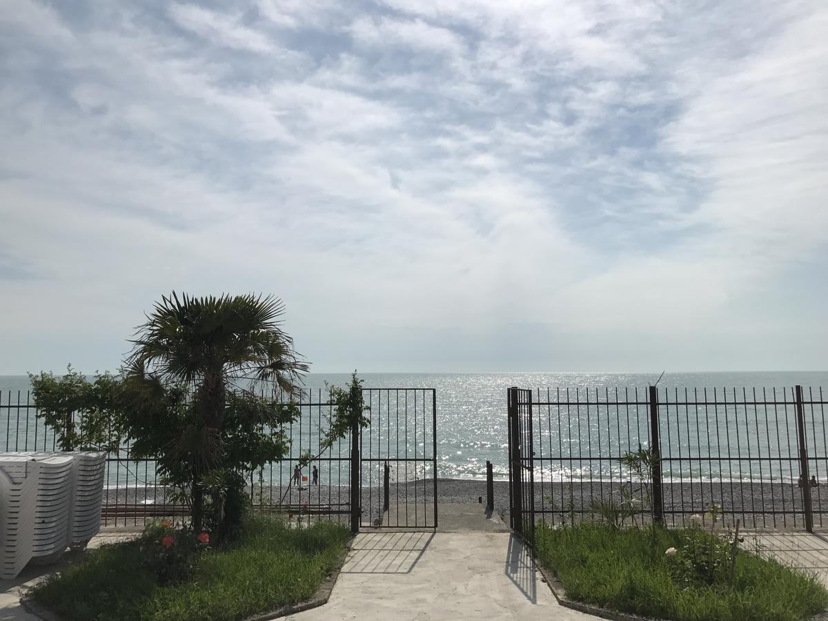 DavEl Hotell Gagra Exteriör bild