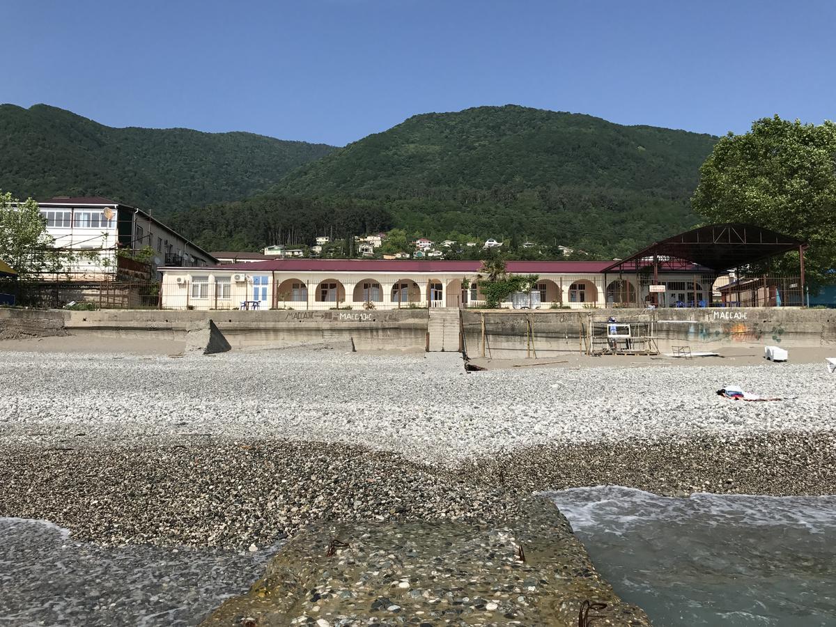 DavEl Hotell Gagra Exteriör bild