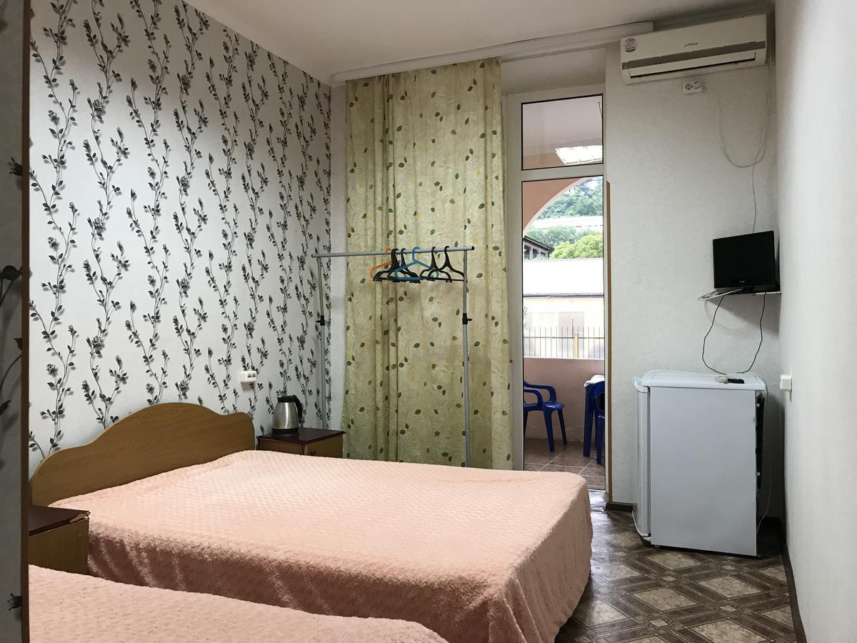 DavEl Hotell Gagra Exteriör bild