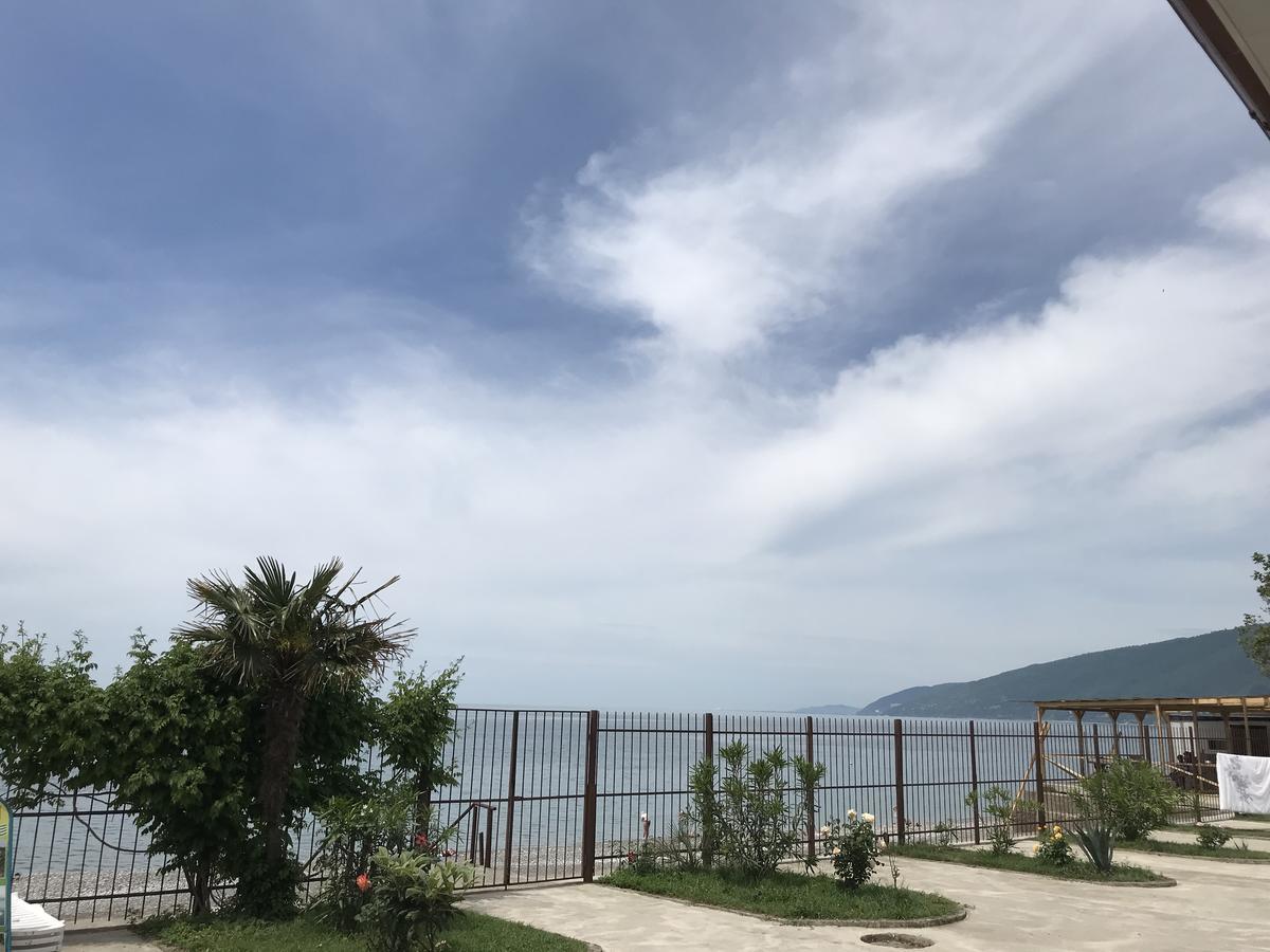 DavEl Hotell Gagra Exteriör bild