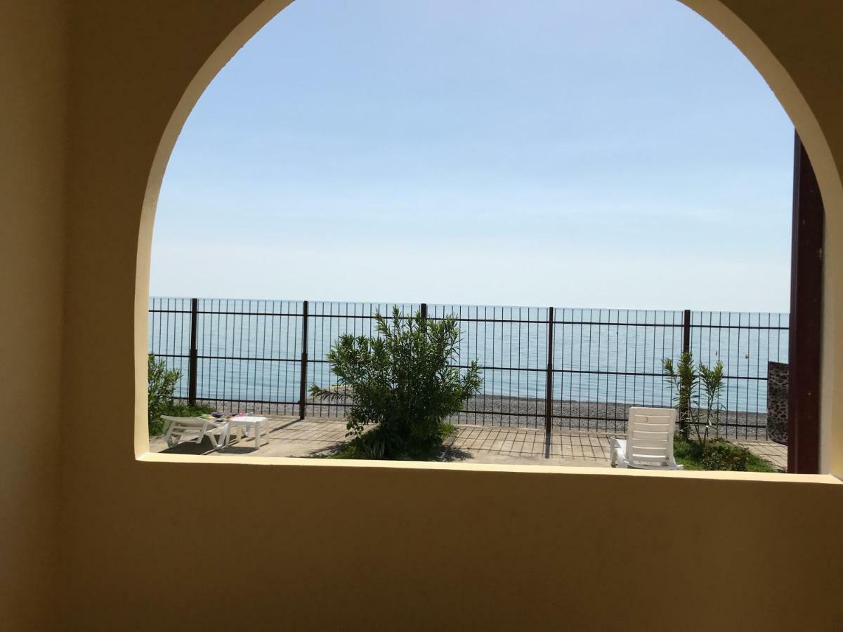 DavEl Hotell Gagra Exteriör bild