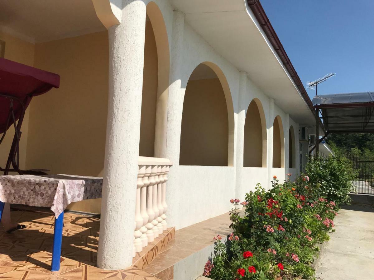 DavEl Hotell Gagra Exteriör bild