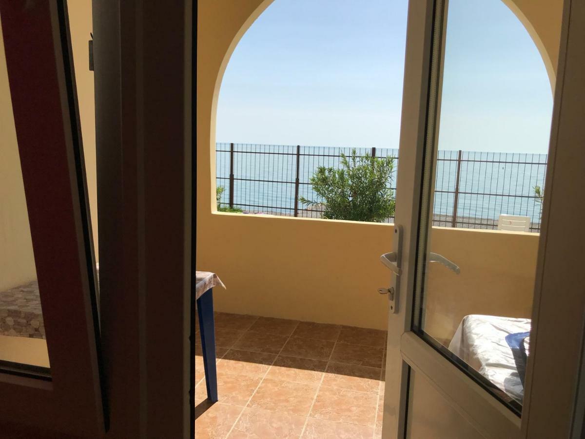 DavEl Hotell Gagra Exteriör bild