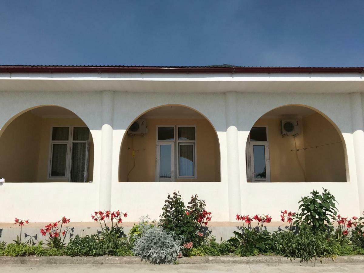 DavEl Hotell Gagra Exteriör bild